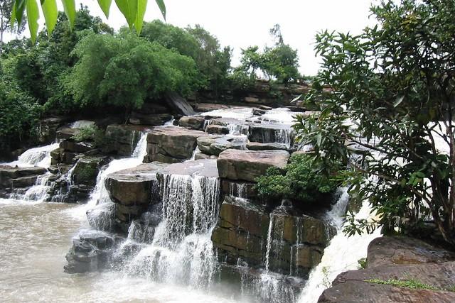 attraction-Kbal Chhay Waterfall 1.jpg